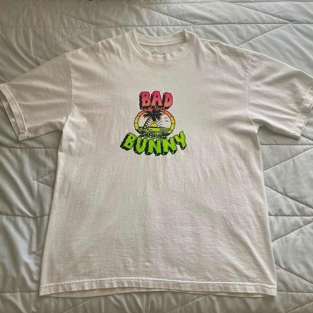 Bad Bunny World’s Hottest Tour T-shirt (L)